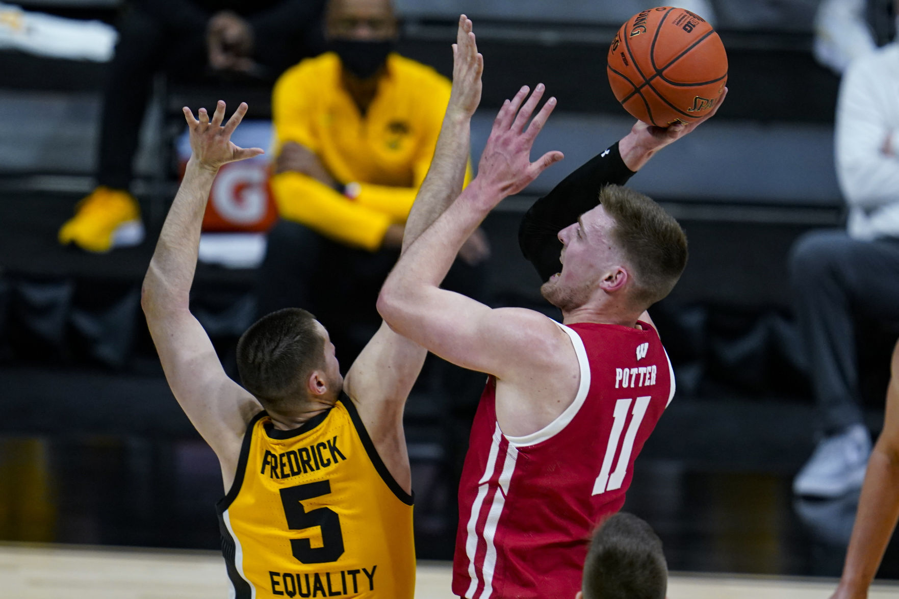 B10 Wisconsin Iowa Basketball